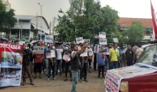 Mahasiswa Papua Desak...