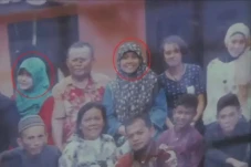 Ibu dan Anak Gadis di...