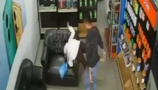 Wanita Muda di Serdang...