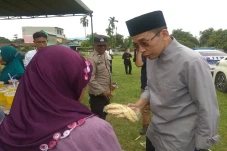 TGB Beli Makanan dan...