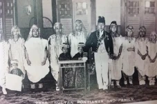 Mitos Asal Usul Pontianak,...