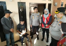 Periksa Korban Tragedi...