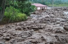 Hujan Deras di Puncak...