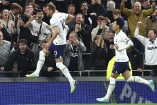 Tottenham Terbang Tinggi,...