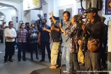 Momen Jokowi Nonton...
