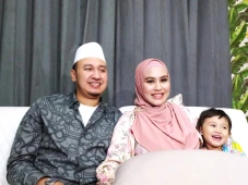 Potong Ari-ari dengan...