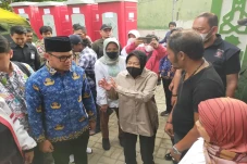 Kunjungi Warga Korban...