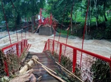 Banjir Bandang Terjang...