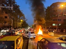 Terkait Kerusuhan, Iran...