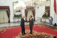 Beri Perhatian Lebih...
