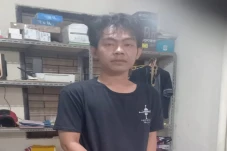 Tipu Puluhan Orang dengan...