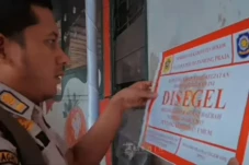 Satpol PP Segel Bangunan...