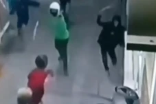 Viral 2 Kelompok Adu...