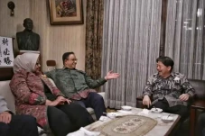 3 Pejabat Dunia Dekat...