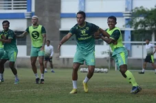 Ezra Walian Ikut Prihatin...