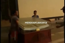 Aksi Heroik Pekerja...
