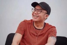 Ari Lasso Protes Ditinggal...