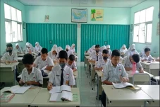 Mahasiswa IPB Berikan...