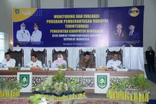 Bupati Kasmarni Sambut...