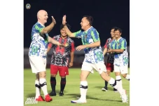 Ketawa-Ketiwi Main Bola,...