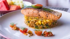 Mantaap! Makan Salmon...