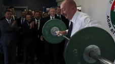Erdogan Tantang Adu...