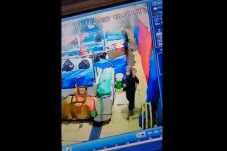 Seorang Wanita Terekam...