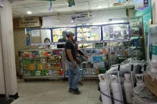 Apotek di Pasar Baru...