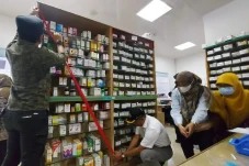 Sidak Apotek di Bogor,...