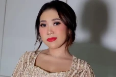 Kiky Saputri Rayakan...