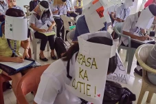 Menolak Curang, Topi...