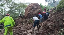 Tebing Bantaracap Longsor,...