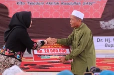 Bupati Winarti Gelontorkan...