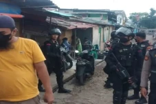 Kerahkan Brimob Bersenjata...