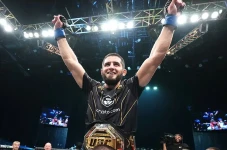 Islam Makhachev Tantang...