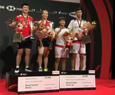 Zheng/Huang Juara Ganda...