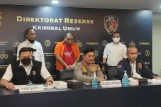 Setelah Membunuh, Rudolf...