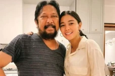 5 Artis yang Berbeda...