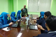 Go Internasional, Ratusan...