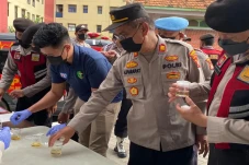 Tiba-tiba Puluhan Polisi...