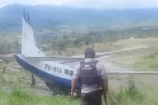Pesawat Kargo PK-RVA...