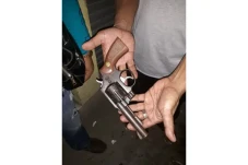 Polisi: Pistol Siti...