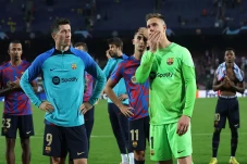 Xavi Pasrah Barcelona...