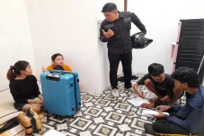 Mesum di Kamar Kos,...