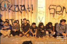 Bawa Sajam saat Nongkrong...
