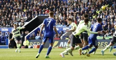 Manchester City Kalahkan...