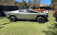 Tesla Tunjukkan Prototipe...