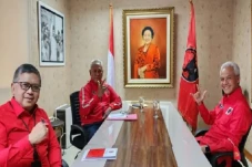 Isu Jokowi Ketum PDIP,...