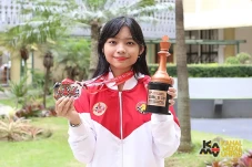 Mahasiswi Unpad Raih...