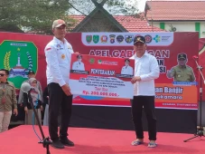 Tinjau Banjir di Kabupaten...